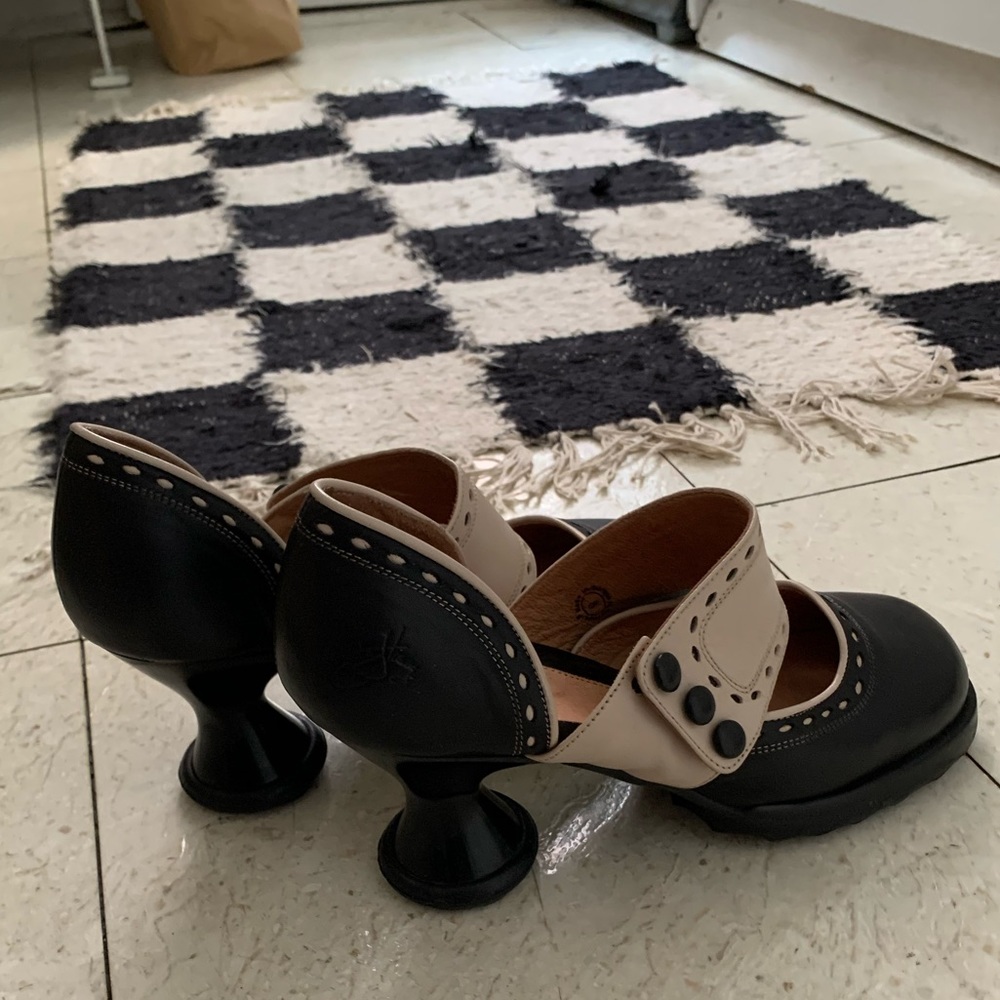 John Fluevog “Zaza” style shoe; Size 8 RUNS LARGE will fit true size 9